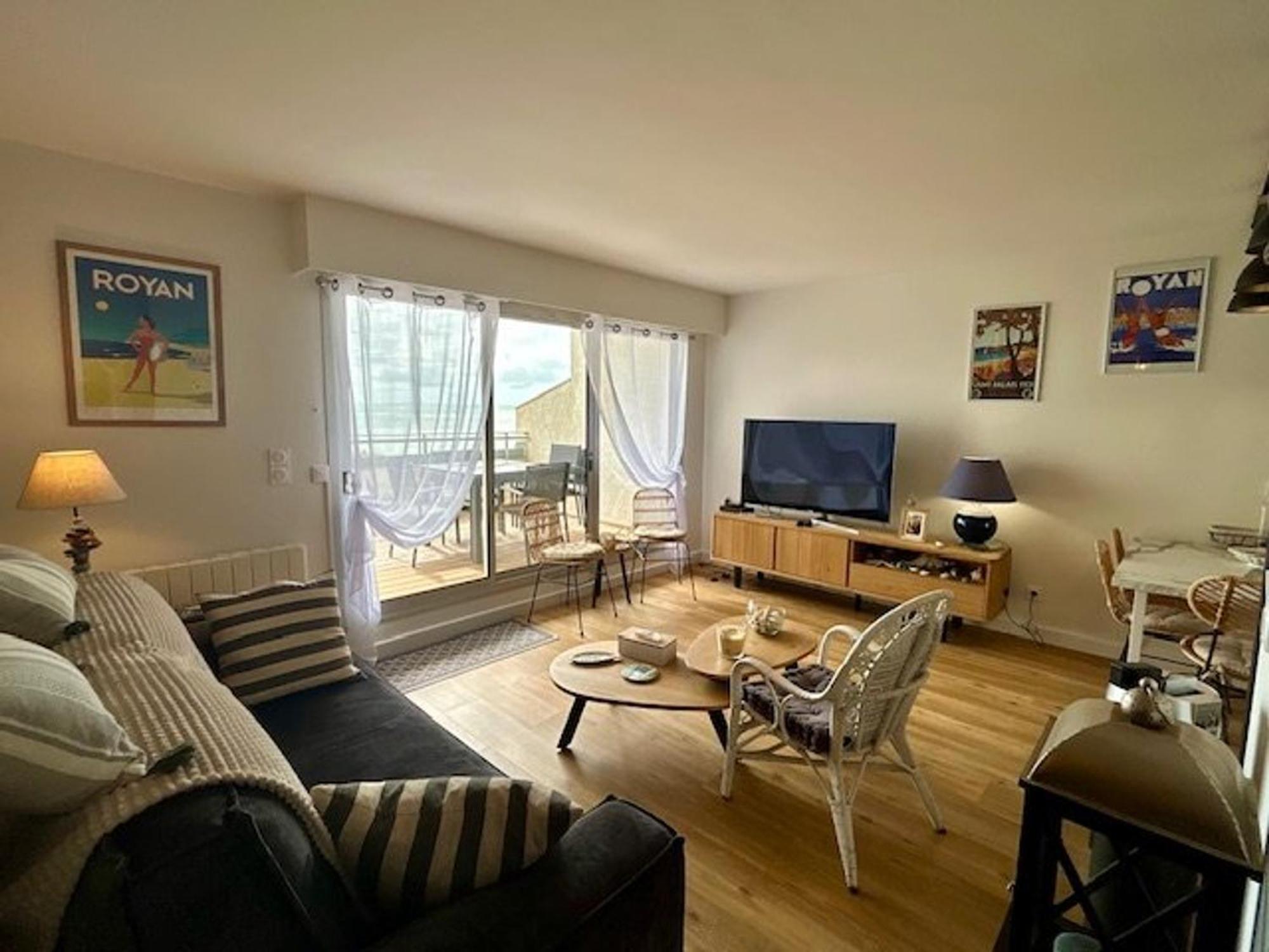 Bel T3 Renove Avec Vue Sur A - Fr-1-494-213